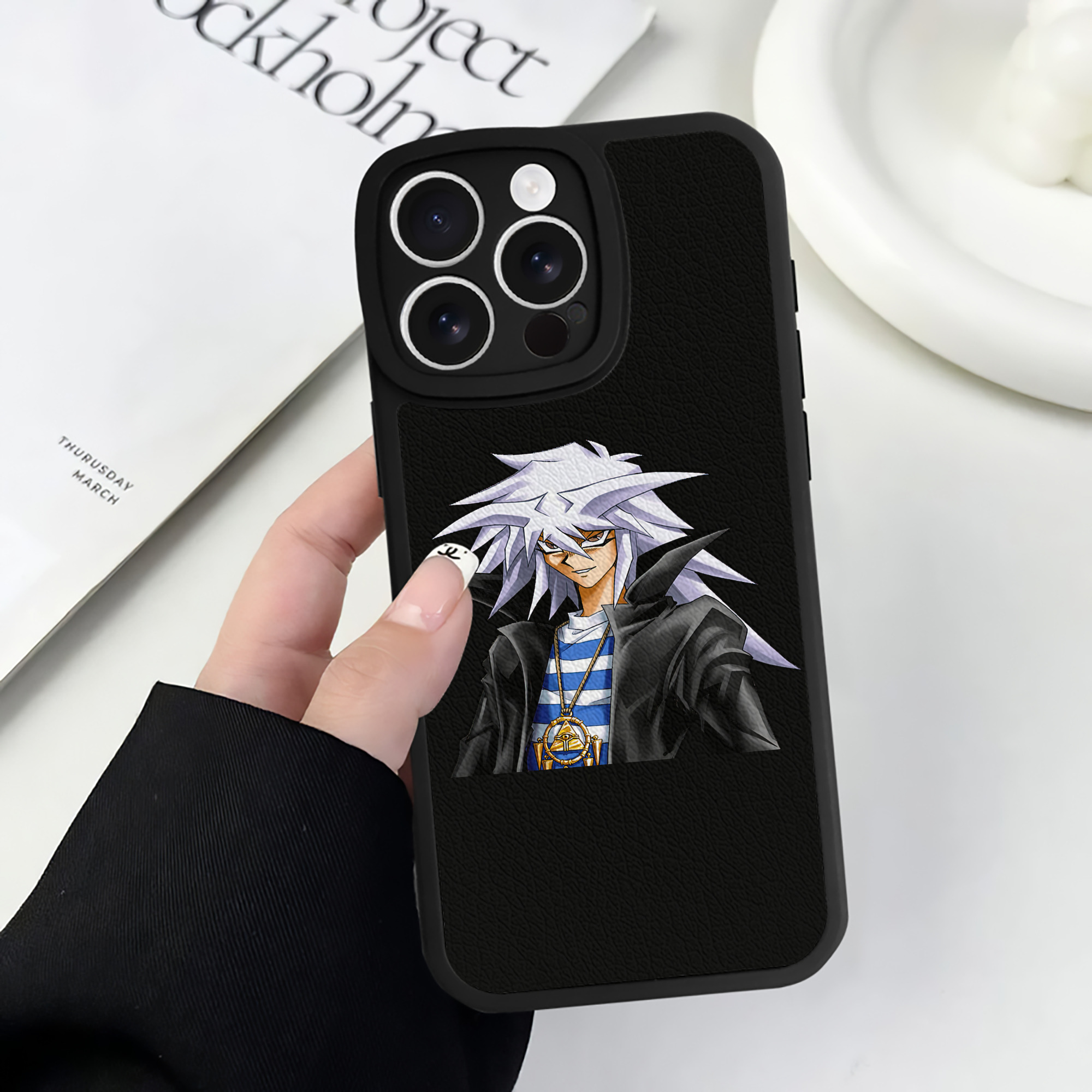 遊☆戯☆王 Yu-Gi-Oh! 【iPhone 16シリーズ対応】シリコンスマホケース（レザー調） 材質：シリコン